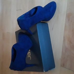 Royal blue booties with back zipper by Jasmin  Size 7 1/2